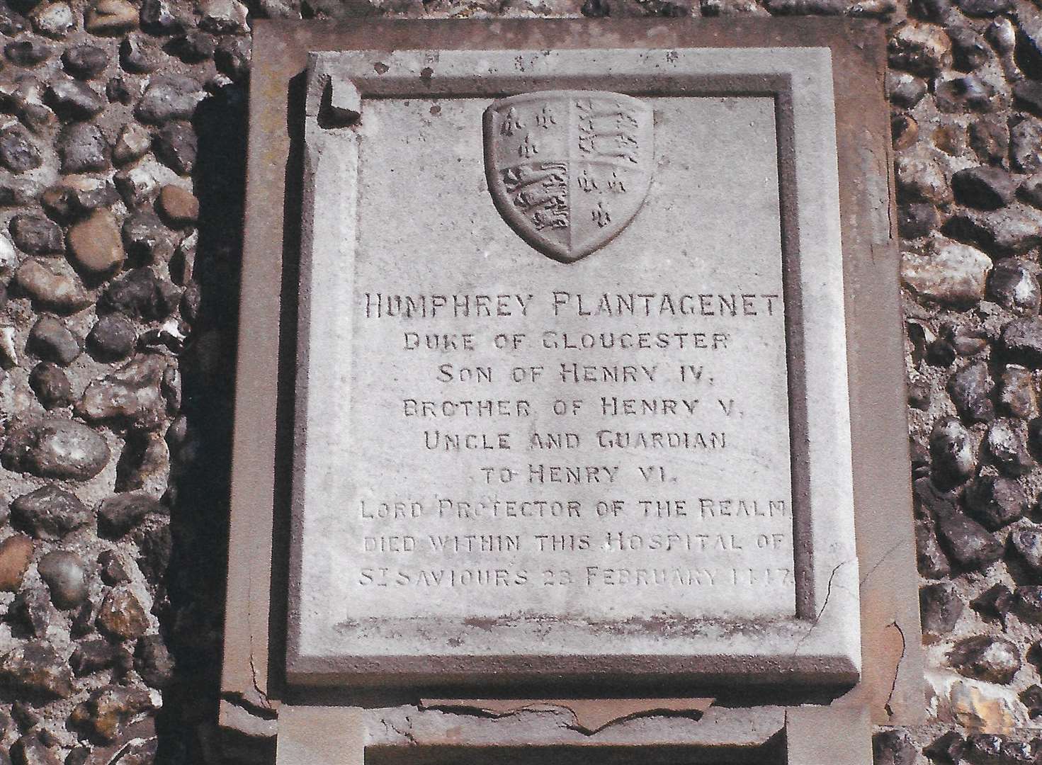 The rectangular plaque commemorating Humphrey Platagenet at St Saviour's Hospital