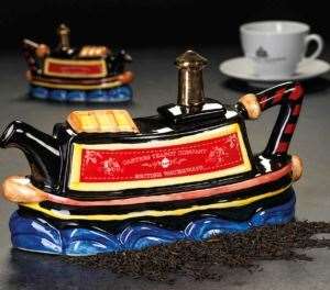 Carters' canal boat teapot
